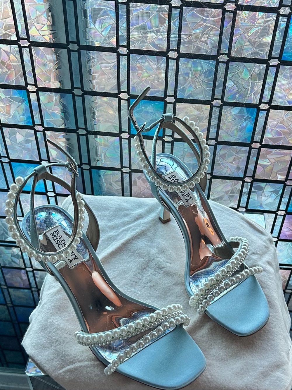 Badgley Mischka Mist Blue                  Pearly Satin Kitten  Heel✨
